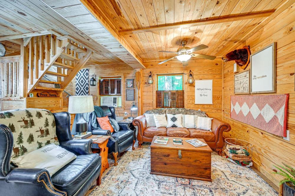 Cozy Nature Escape! Roaring Gap Cabin with Patio